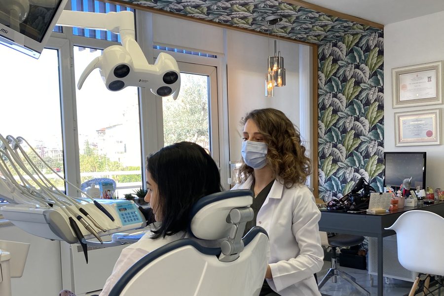 Dr. Dt. Tuba Akcakus Battal — composite bonding consultation