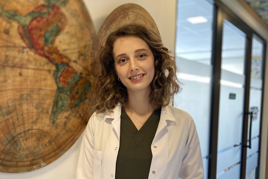 Dr. Dt. Tuba Akcakus Battal — porcelain veneer specialist consultation