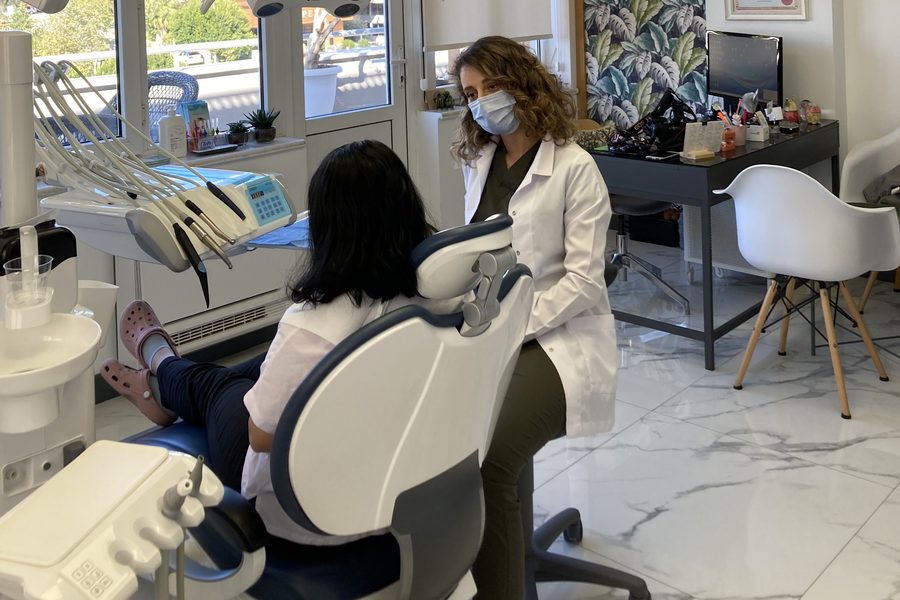 Dr. Dt. Tuba Akcakus Battal — TMJ clinical consultation at clinic